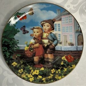 M.J. HUMMEL PLATE “SURPRISE”